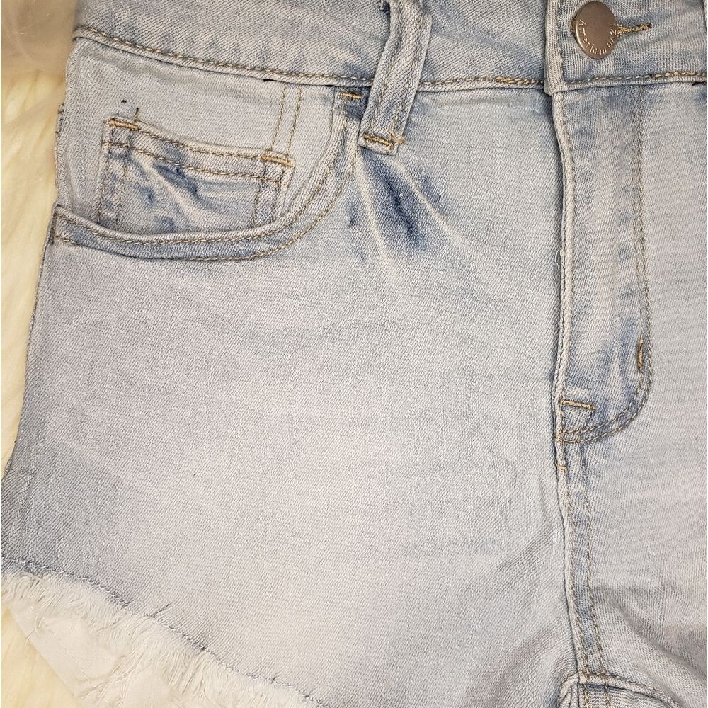 Women's NWT Small MED LARGE Light Blue Frayed Hem Denim Jean Shorts - Picture 6 of 10